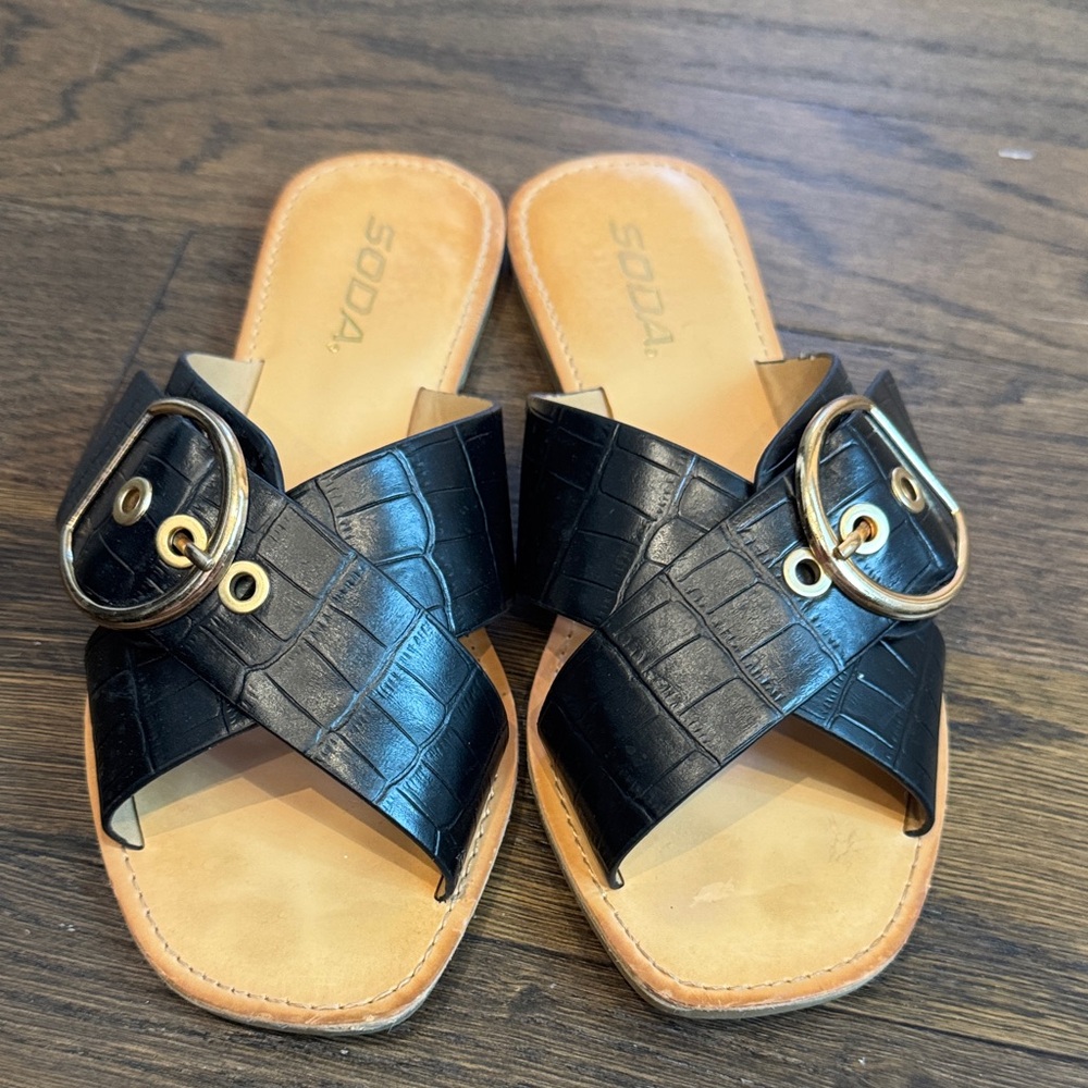 Soda‎ Buckle Sandals